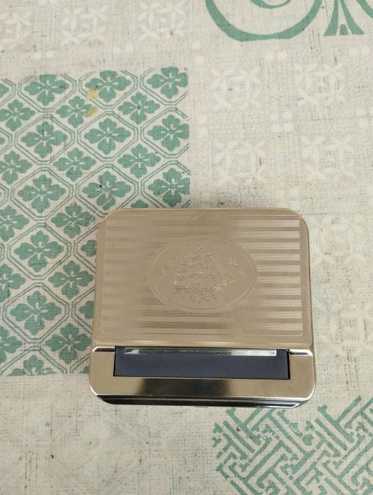 Isqueiros Zippo+ maquina de enrolar cigarros