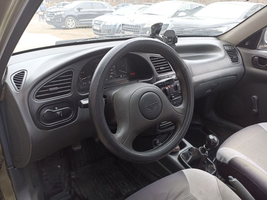 Автомобіль Daewoo Lanos