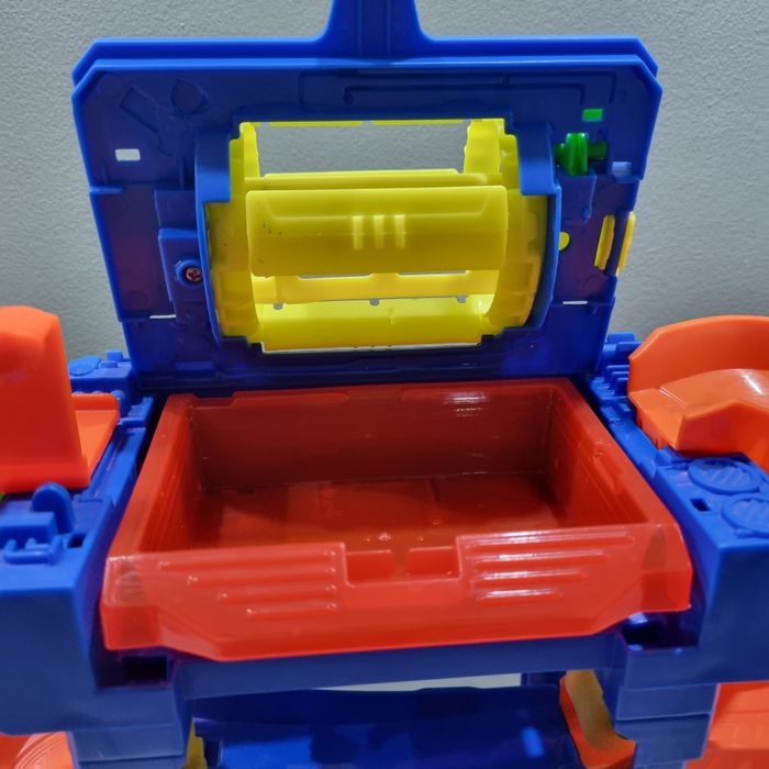 Hot Wheels Myjnia samochodowa + autko zmieniające kolor