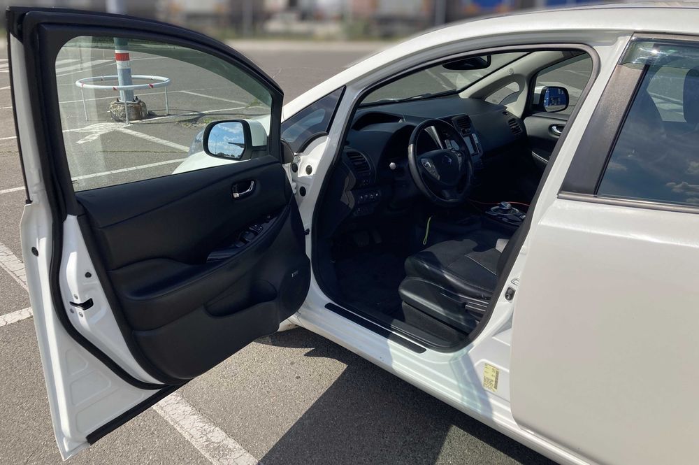 Nissan Leaf 2015 SL - не биток!