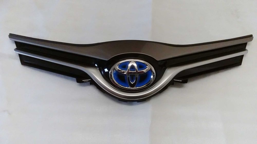 Toyota Yaris III FL Hybrid 2014–2017 – grill + reflektor lewy i prawy