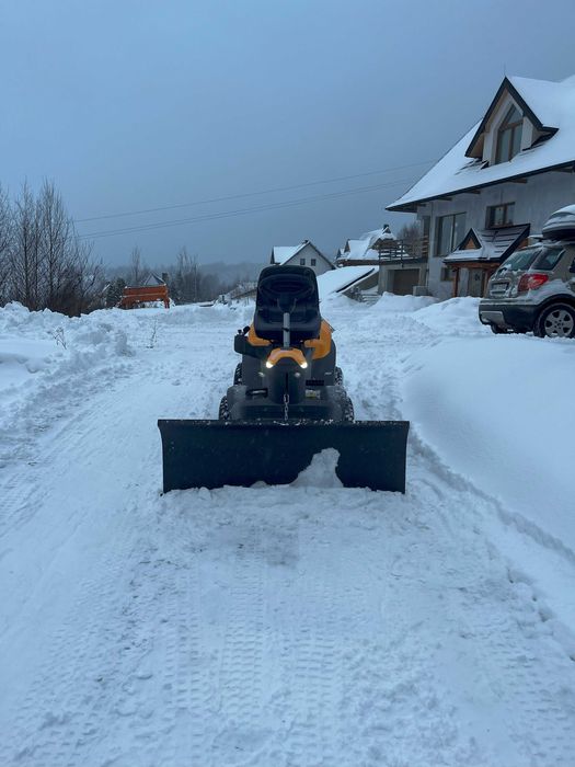 Osprzęt Stiga Park pług, zamiatarka