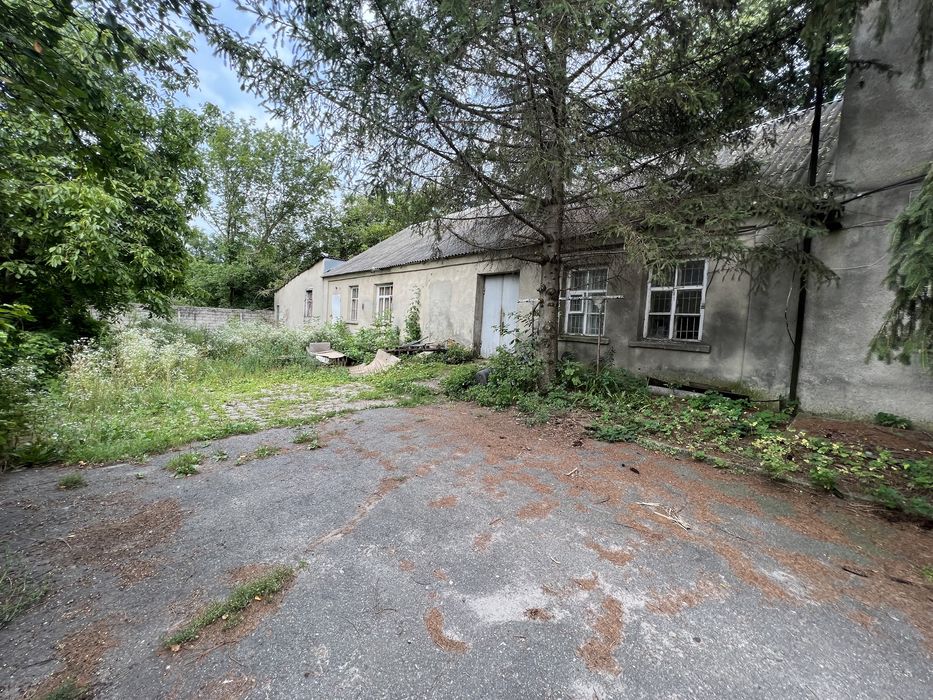 Продам производственные здания с участком