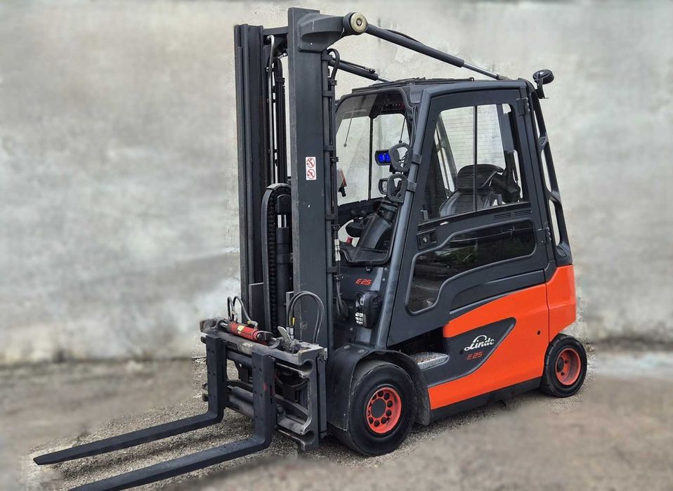 Wózek widłowy elektryczny LINDE E25 • 2020r i tylko 7000mtg • maszt z wolnym skokiem • KABINA z ogrzewaniem • bateria 2021r • możliwy leasing , FILM