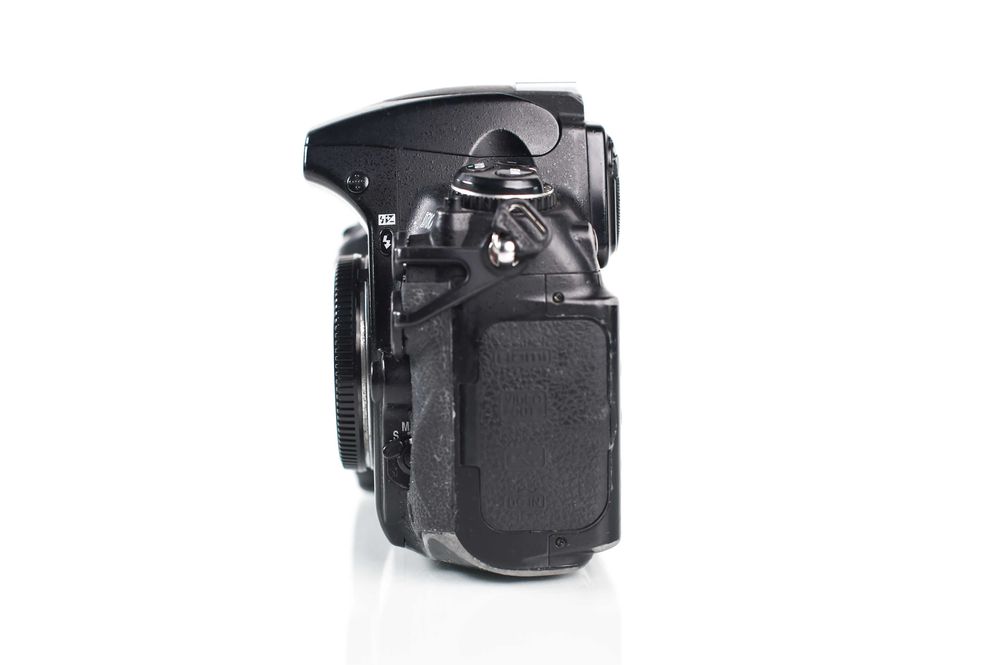 NIKON d700 PEŁNA KLATKA + 2 baterie + ładowarka + karta 16GB + pasek