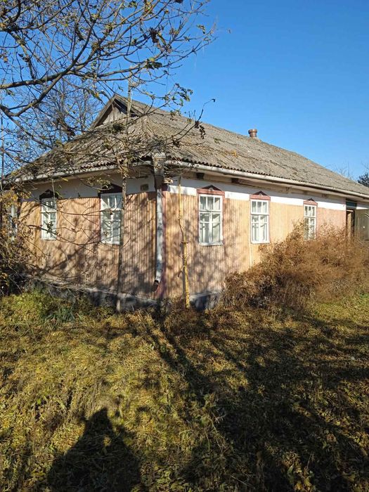 Продам землю з будинком  у с.Пиків