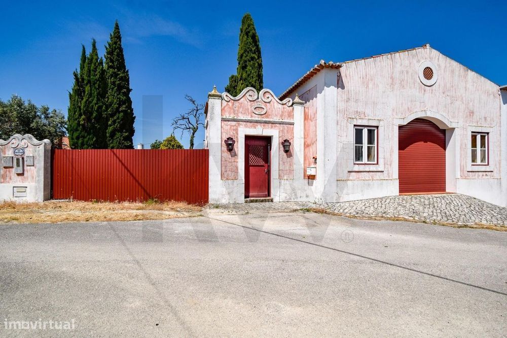 Casa de autor em Dom Fernando, Achete – luz, silêncio e arquitectura e