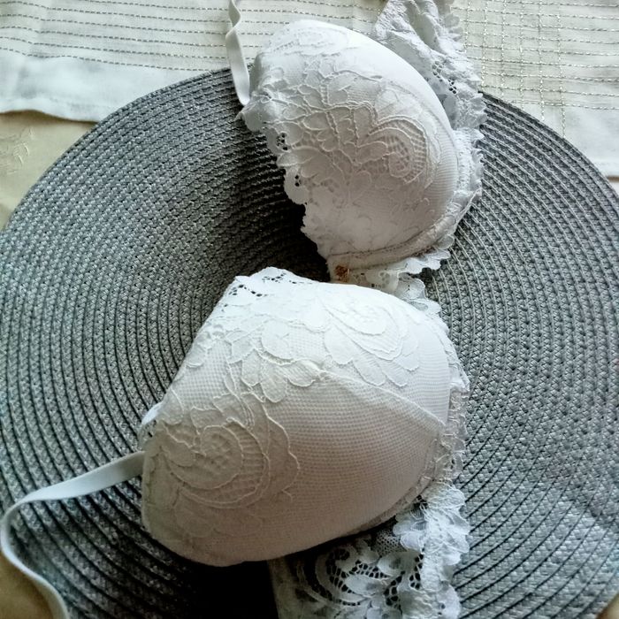 Biustonosz koronkowy, ecru Esotiq 70D