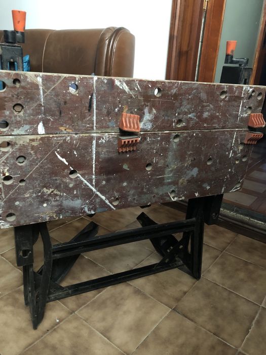 Mesa para executar trabalhos diversos-usada