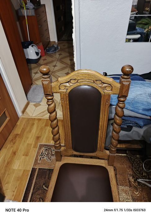 Krzesło dębowe rzeźbione