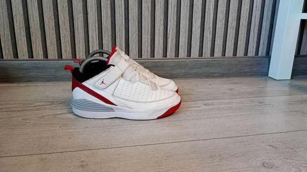 Кросівки Jordan Max Aura 5 DZ4354-101 .розмір 35-й.
