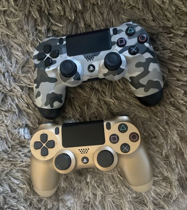 Ps4 pro com 2 comandos