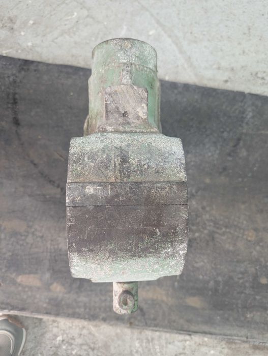 Продам тиски слюсарні