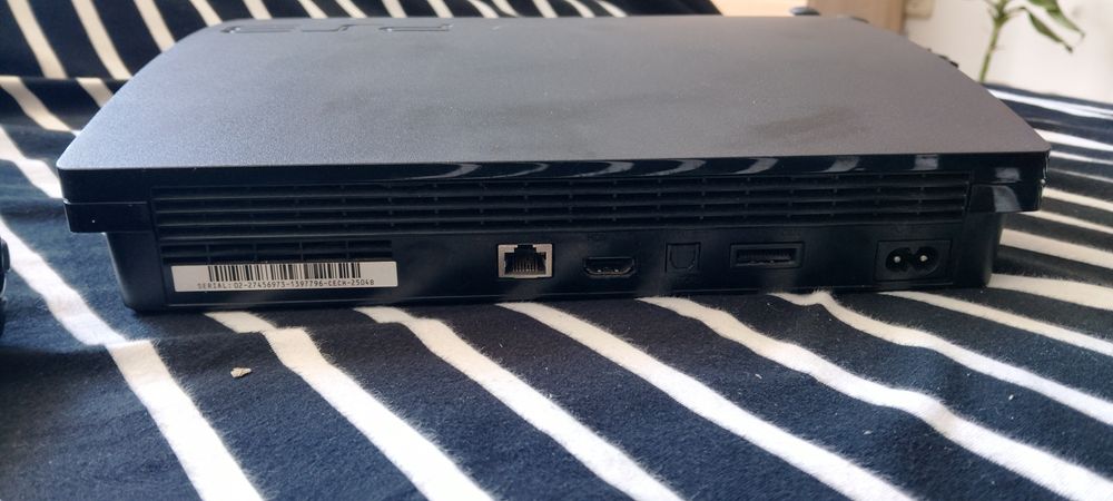 PlayStation3 slim 120GB com 2 comandos