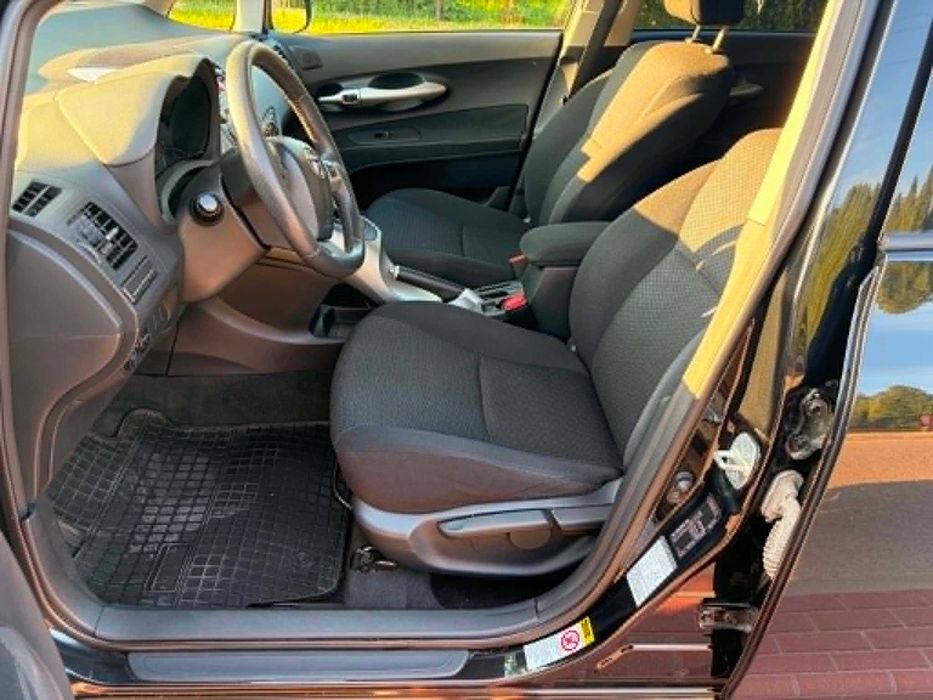 Toyota Auris 1.8 hybryda + LPG