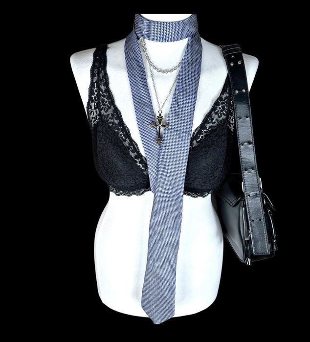 Krawat w drobną krateczkę avant garde