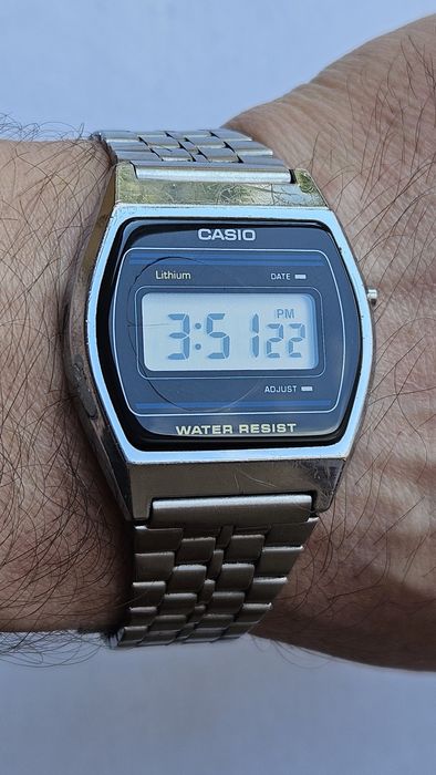 Casio b 612w LCD vintage