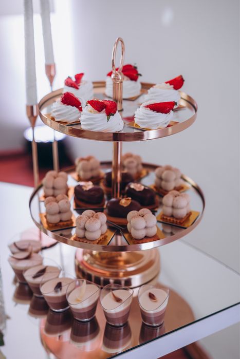 Оренда стола для кенді бару + посуд для кенді бару