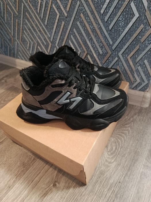 Продам классные зимние кроссовки