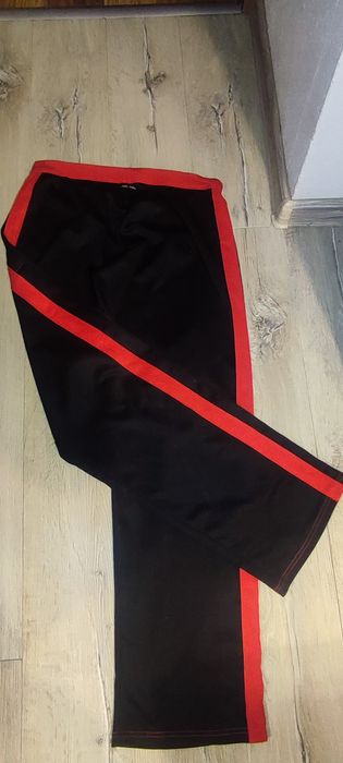 Fajne spodnie dresowe rozm L -XL wymiary na fotkach