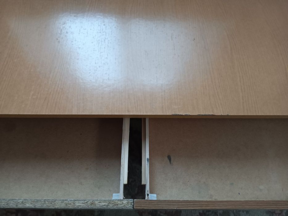 Продам стол,парту в отличном состоянии.