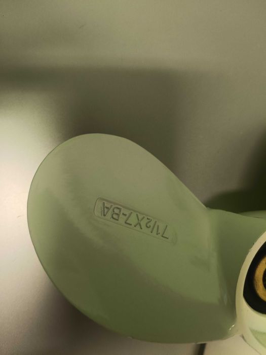 śruba silnika zaburtowego Yamaha 4-5HP