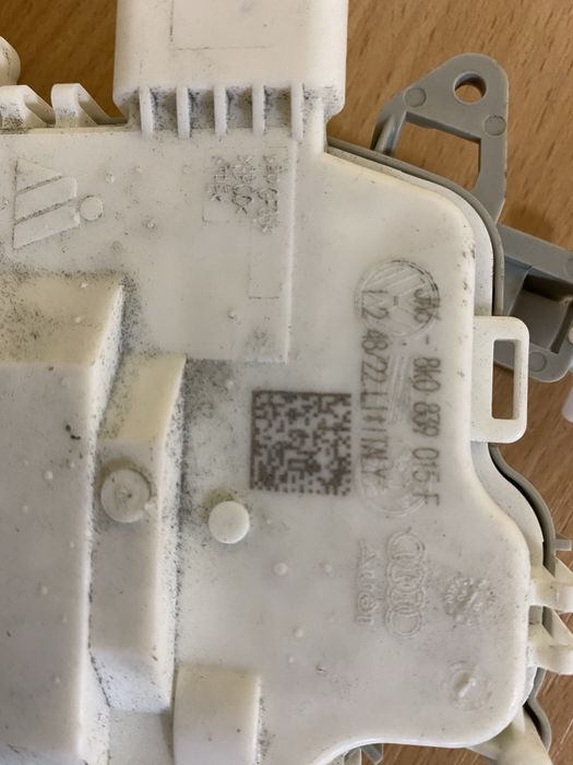 Замок лівої задньої двері Porsche Macan