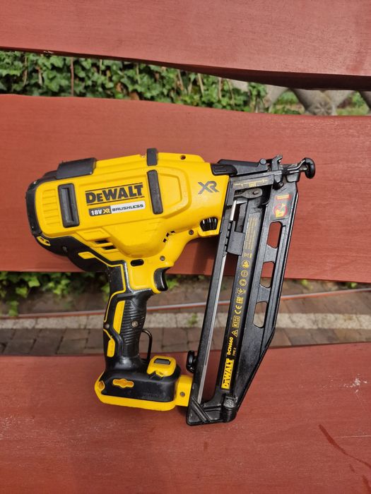 Dewalt gwoździarka DCN660