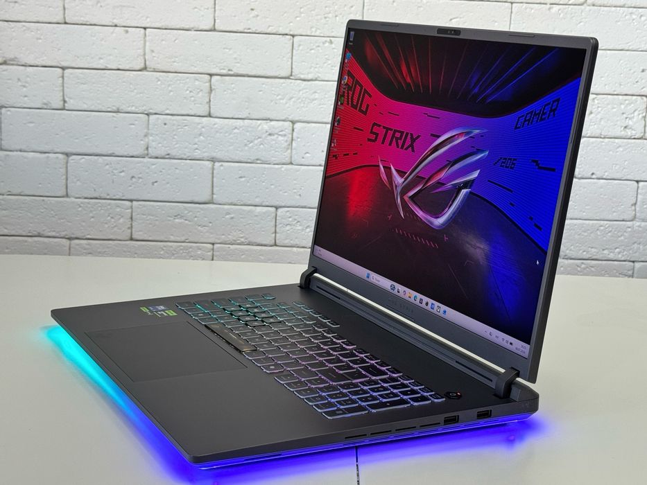 Asus Rog Strix G18/2K/240Hz/Ultra 9-275HX/32 GB DDR5/1 TB SSD/RTX 5060