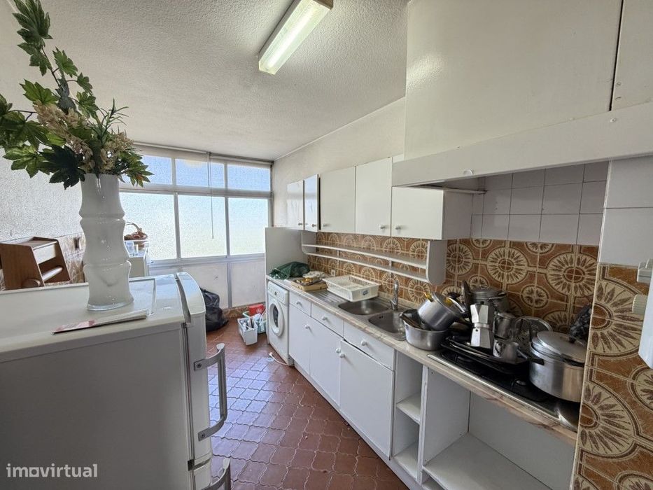 Apartamento T2 | Praça Do Metro De Alfornelos