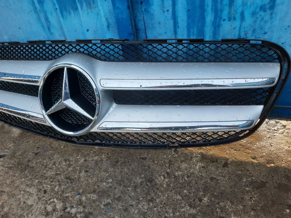 Решітка радіатора Мерседес GLA w156