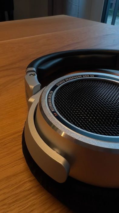 Auscultadores de estúdio Neumann NDH 30