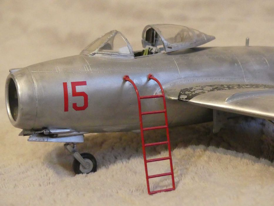 Model samolotu MiG 15 plastikowy sklejany z otwartą kabiną