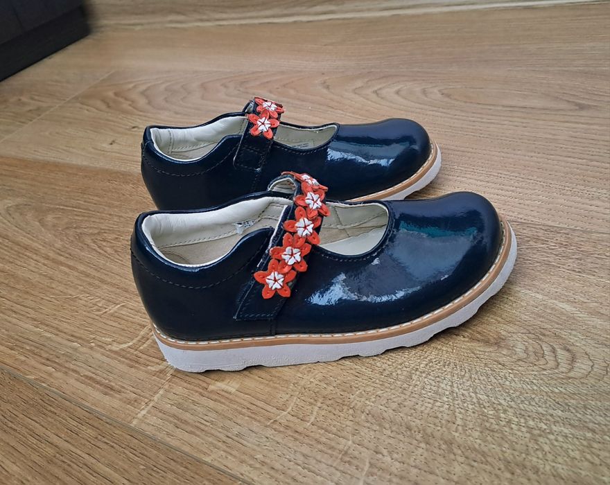 Сині лаковані туфлі туфельки для дівчинки Clark's