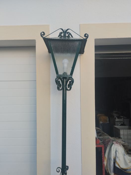 Candeeiro lanterna pé alto