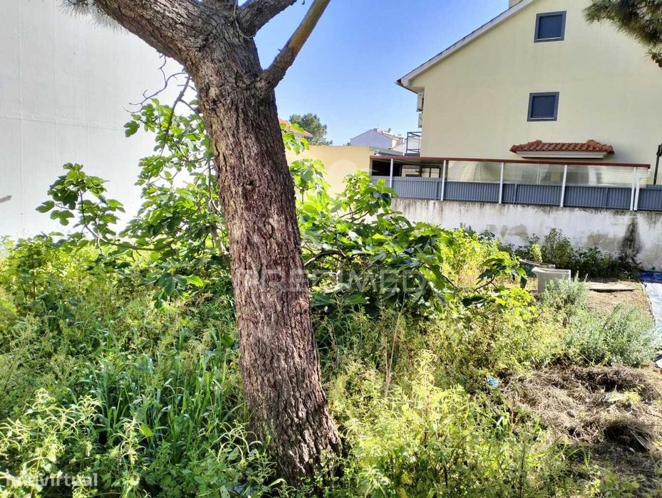 Two Urban Land Plots Totaling 644 m² in Quinta do Conde