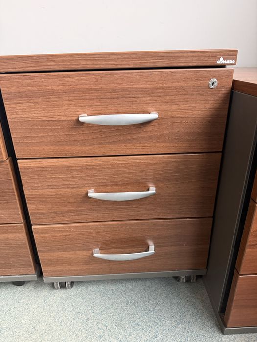 Kontrnerki biurowe w dobrym stanie