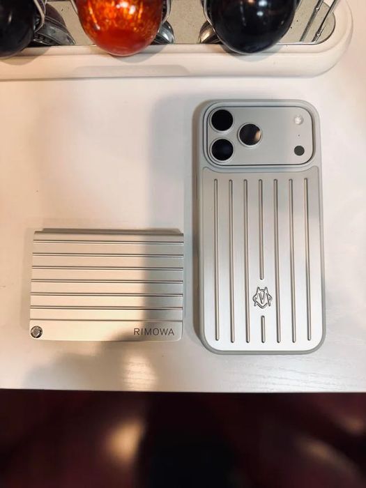 Чохол Rimowa iPhone 17 pro max 17 pro алюминий: 1 600 грн. - Чехлы