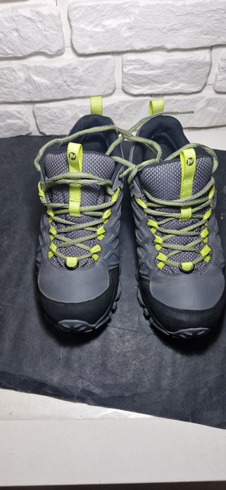 Merrell 42.        .