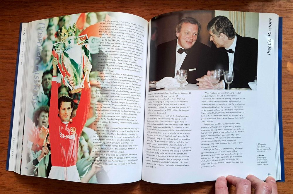 "История футбола". Подарочный фотоальбом (англ.).