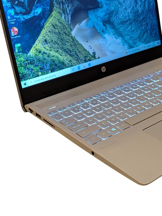 HP Pavilion 15 i7 8GB RAM
