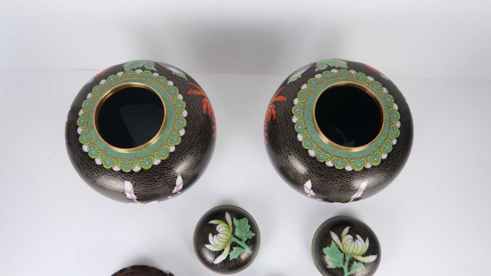 Par de potes em porcelana da China
