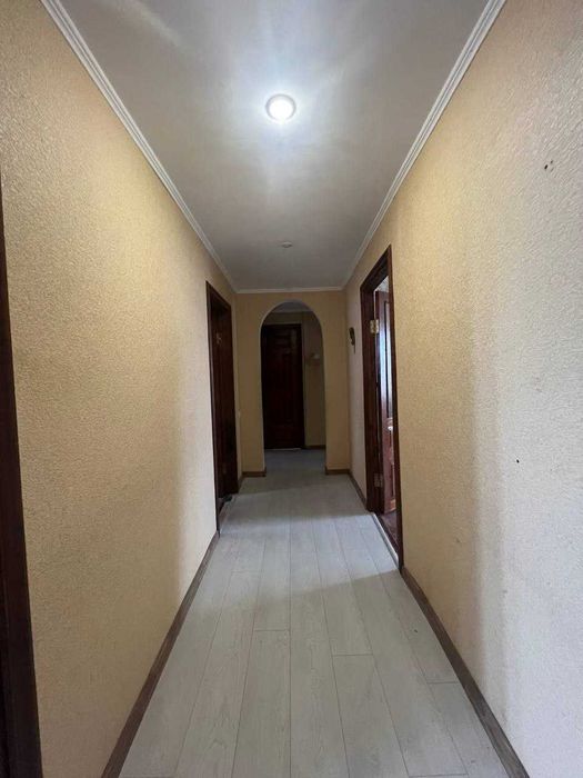 Продам 4х кімнатну квартиру з автономкою у центрі міста.