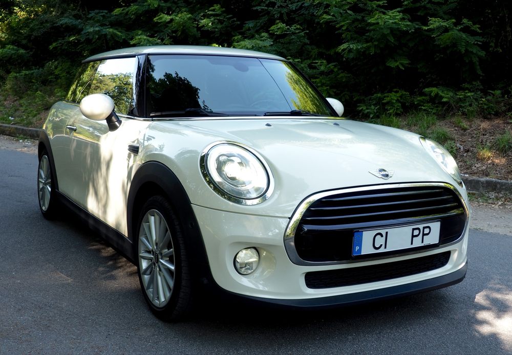 Mini Cooper 1.5 gasolina automático ,GPS, bancos em couro, estacionamento automático