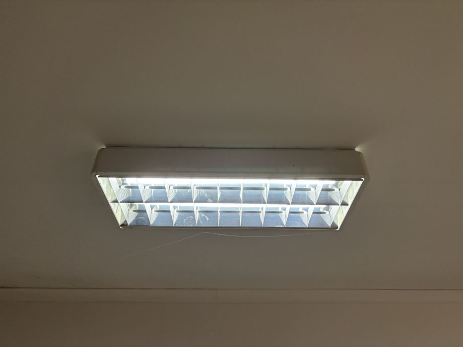 Candeeiro com lampadas florescentes