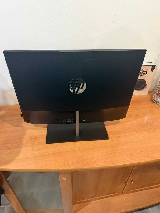 Oportunidade! HP Pavilion All-in-One 24-k0xxx em Excelente Estado + Teclado warrior com LED