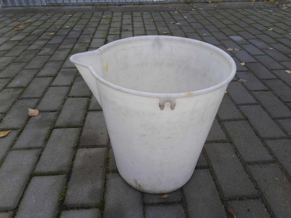 Wiadro plastikowe wiaderko białe z lejkiem dziubkiem 25l 32cm PRL