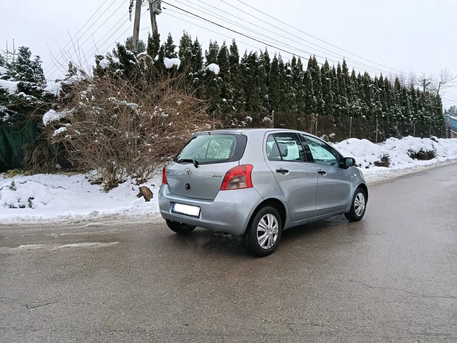 Toyota YARIS 1,0 , 5 -Drzwi , SALON POLSKA , MAŁY PRZEBIEG , Klima