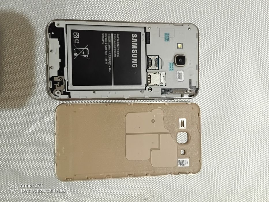 Телефон смартфон Samsung Galaxy J7