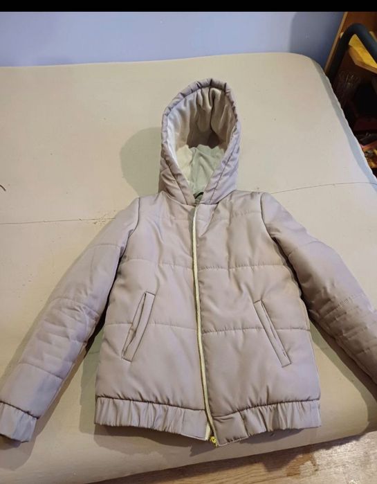 Куртка жіноча утеплена,розмір S.